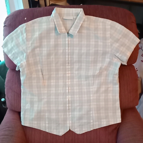 Shirt - Picture 3 of 8